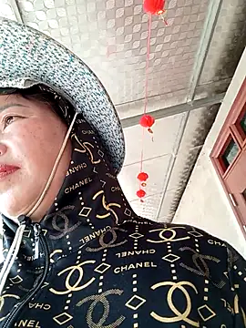 Yellow-pink online show from 04-04-26, 01:48