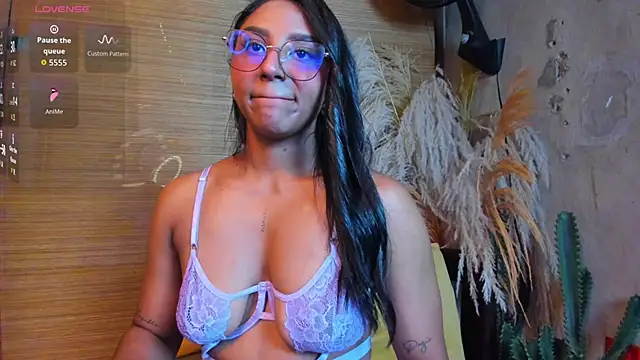 Snapshot of Victoria_Gonzalez chatting on 03-08-26, 12:42 Victoria Gonzalez online show from 03-08-26, 12:42