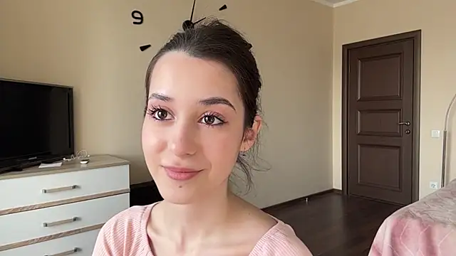 AdeleVelvet online show from 04-18-26, 11:03