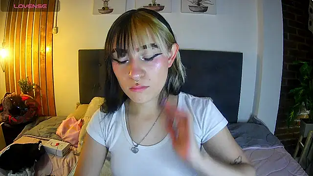 melodygirl2   online show from 04-14-26, 08:04