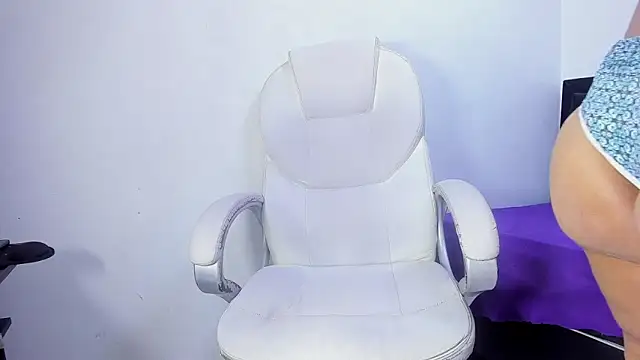 BustyyJuicy Rs online show from 04-13-26, 12:43