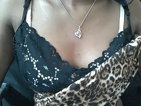 Couplehot00 online show from 03-26-26, 08:09