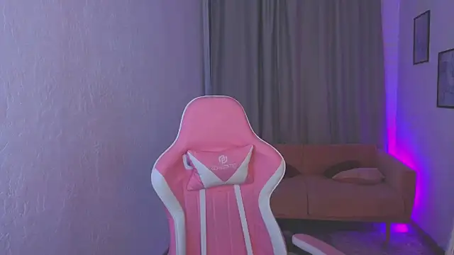 LoralAvery online show from 04-01-26, 09:34