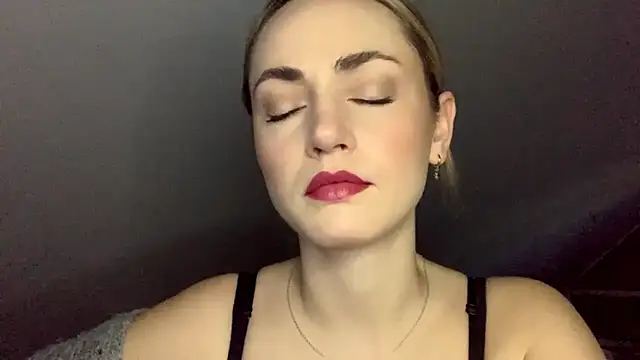 ScarlettSensitive online show from 05-21-26, 06:20