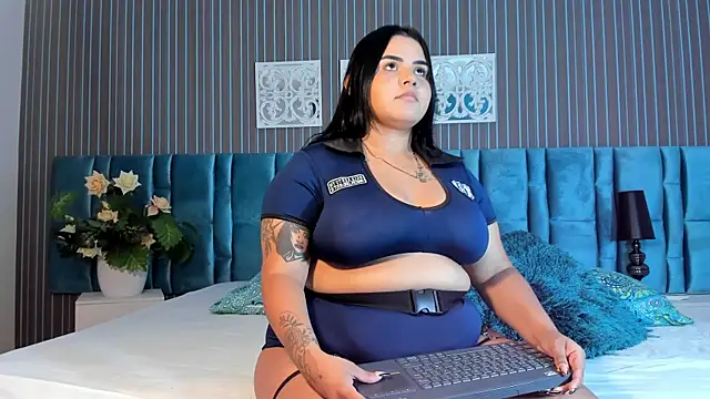 Snapshot of MiiaaVelvet chatting on 04-12-26, 08:14 MiiaaVelvet online show from 04-12-26, 08:14