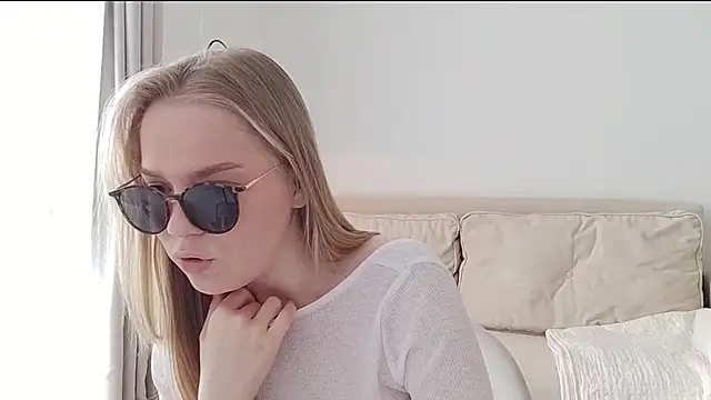 LittleForestELF2 online show from 04-08-26, 07:41