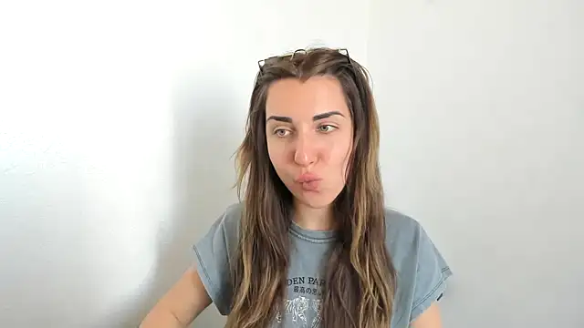 summmmersky1 online show from 04-11-26, 01:37