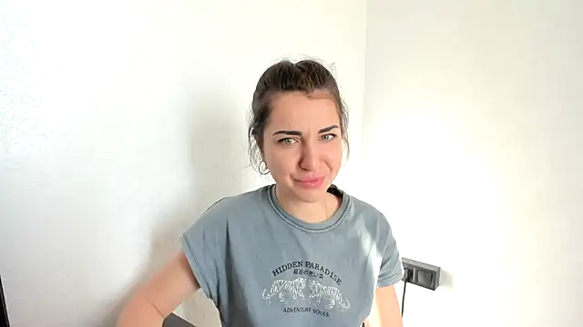 summmmersky1 online show from 04-14-26, 05:24