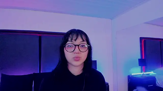 Snapshot of LilithBluum chatting on 06-05-26, 11:16 LilithBluum online show from 06-05-26, 11:16