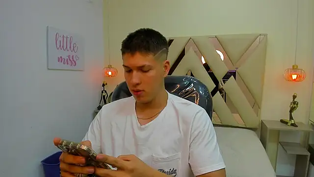 AlessandroFranco online show from 04-20-26, 07:04