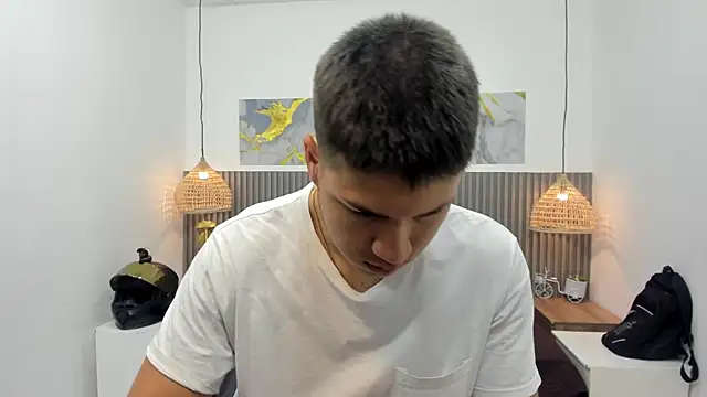Snapshot of AlessandroFranco chatting on 05-08-26, 01:49 AlessandroFranco online show from 05-08-26, 01:49