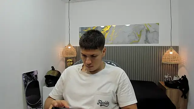 Snapshot of AlessandroFranco chatting on 05-15-26, 01:40 AlessandroFranco online show from 05-15-26, 01:40