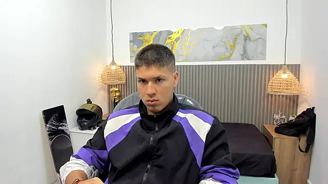 Snapshot of AlessandroFranco chatting on 05-20-26, 01:17 AlessandroFranco online show from 05-20-26, 01:17