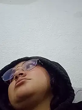 Snapshot of Liily_Foxxy chatting on 05-23-26, 10:41 Liily Foxxy online show from 05-23-26, 10:41