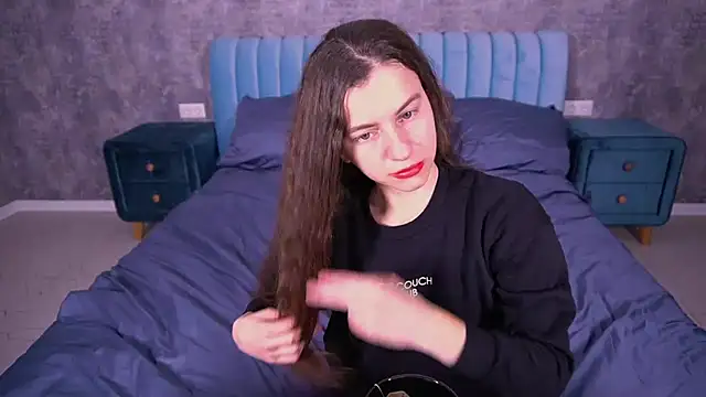 LittleJulii online show from 03-31-26, 07:25