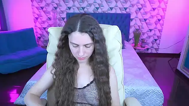 LittleJulii online show from 04-19-26, 07:38