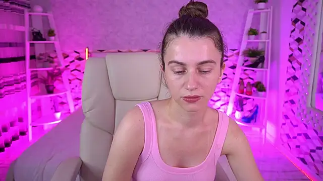 Snapshot of LittleJulii chatting on 06-19-26, 12:42 LittleJulii online show from 06-19-26, 12:42