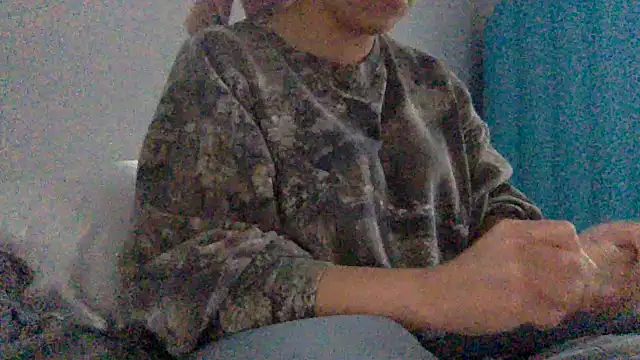 Snapshot of mxmxee chatting on 04-29-26, 03:27 mxmxee online show from 04-29-26, 03:27