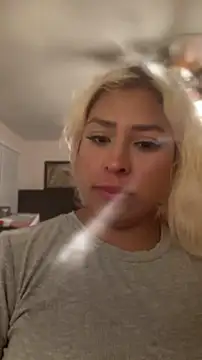 Snapshot of mxmxee chatting on 06-10-26, 02:56 mxmxee online show from 06-10-26, 02:56