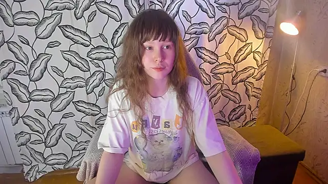Snapshot of NikiCozy chatting on 06-08-26, 01:28 NikiCozy online show from 06-08-26, 01:28