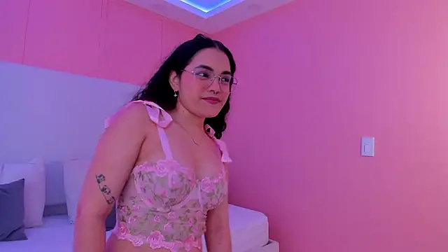luna veega online show from 04-15-26, 04:47