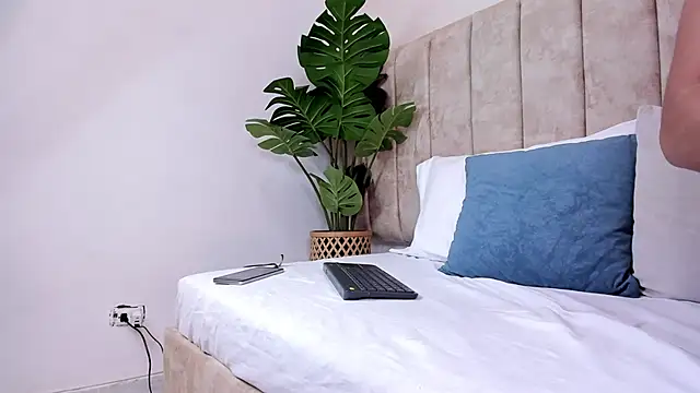 AgathaSavage online show from 04-25-26, 03:09