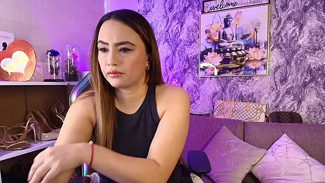 Snapshot of Katalina_Alvarezz chatting on 05-06-26, 06:46 Katalina Alvarezz online show from 05-06-26, 06:46
