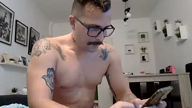 Snapshot of yanick931 chatting on 05-08-26, 10:48 yanick931 online show from 05-08-26, 10:48