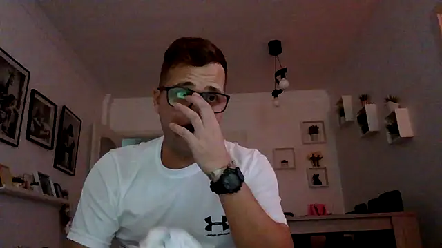Snapshot of yanick931 chatting on 05-09-26, 04:45 yanick931 online show from 05-09-26, 04:45