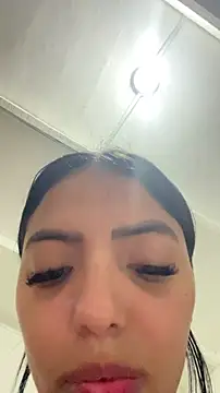 sylphiee  online show from 04-05-26, 07:00