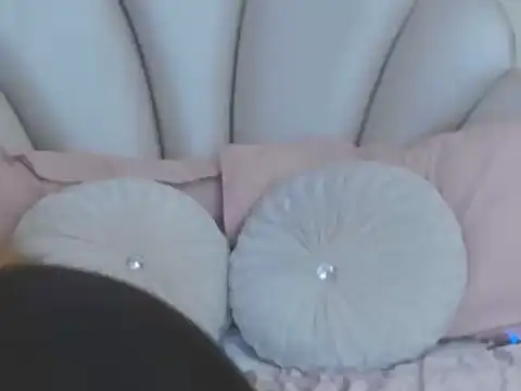 Snapshot of AnnieDesire chatting on 05-22-26, 04:52 AnnieDesire online show from 05-22-26, 04:52