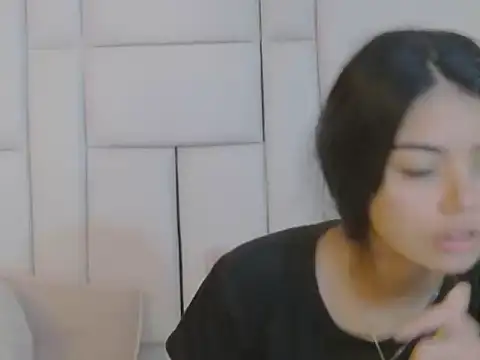 Snapshot of AnnieDesire chatting on 06-19-26, 05:56 AnnieDesire online show from 06-19-26, 05:56