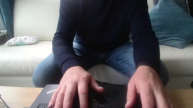 Snapshot of Buggemann chatting on 05-19-26, 03:51 Buggemann online show from 05-19-26, 03:51