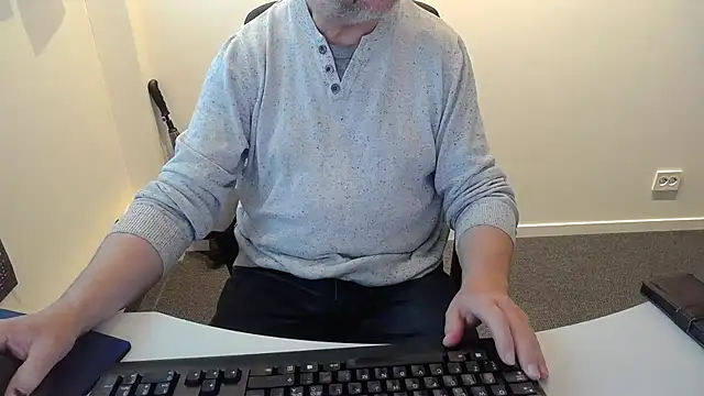Snapshot of Buggemann chatting on 06-02-26, 03:30 Buggemann online show from 06-02-26, 03:30