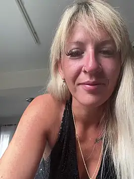 Snapshot of AtomBlondy chatting on 05-20-26, 05:24 AtomBlondy online show from 05-20-26, 05:24