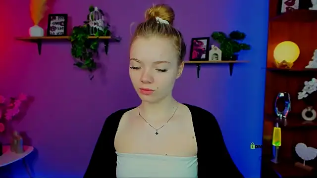 Snapshot of maddy_moah chatting on 04-18-26, 05:44 maddy moah online show from 04-18-26, 05:44