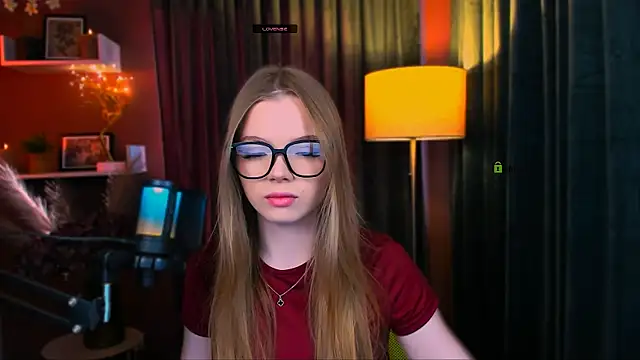 Snapshot of maddy_moah chatting on 04-22-26, 04:59 maddy moah online show from 04-22-26, 04:59