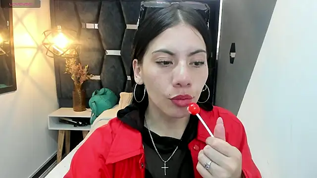 Snapshot of Abril_Fox__ chatting on 05-19-26, 06:58 Abril Fox online show from 05-19-26, 06:58