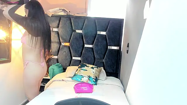 Snapshot of Abril_Fox__ chatting on 05-20-26, 06:58 Abril Fox online show from 05-20-26, 06:58