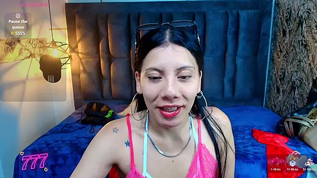 Snapshot of Abril_Fox__ chatting on 06-13-26, 04:27 Abril Fox online show from 06-13-26, 04:27