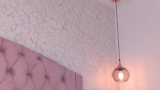 saraa joness  online show from 04-04-26, 07:22