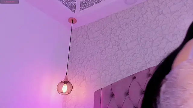 saraa joness  online show from 04-25-26, 06:27