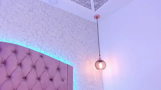 saraa joness  online show from 05-30-26, 07:33