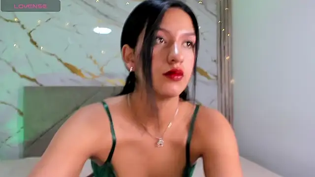 Snapshot of FiorellaLan chatting on 03-18-26, 08:34 FiorellaLan online show from 03-18-26, 08:34