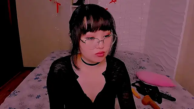 Akiko Yun online show from 06-17-26, 12:46