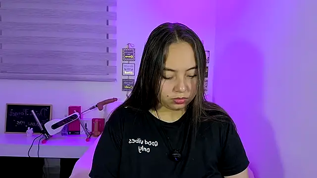 Snapshot of cherry_valeria chatting on 06-23-26, 02:20 cherry valeria online show from 06-23-26, 02:20