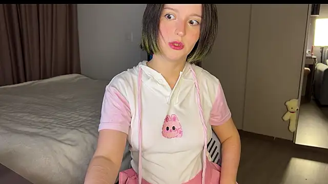 Snapshot of emilyy_xoxo chatting on 03-26-26, 01:44 emilyy xoxo online show from 03-26-26, 01:44