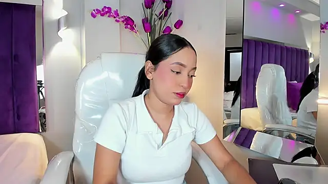 Snapshot of MiaCamille_ chatting on 06-06-26, 06:12 MiaCamille online show from 06-06-26, 06:12