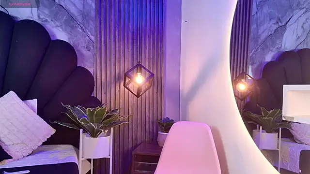  charlotte quee  online show from 04-27-26, 01:42