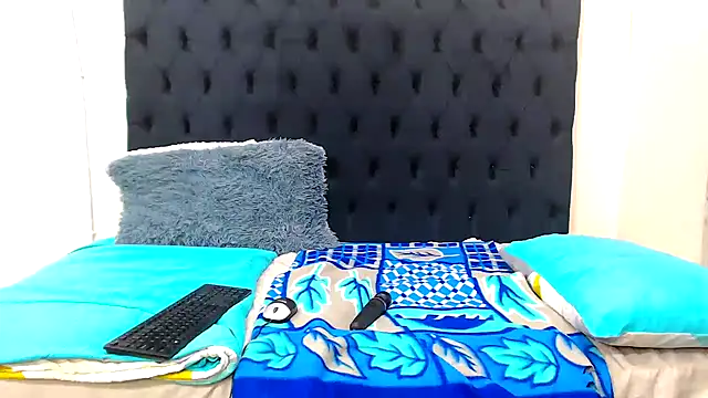 Snapshot of Dark_Slim_Thick chatting on 04-19-26, 07:05 Dark Slim Thick online show from 04-19-26, 07:05